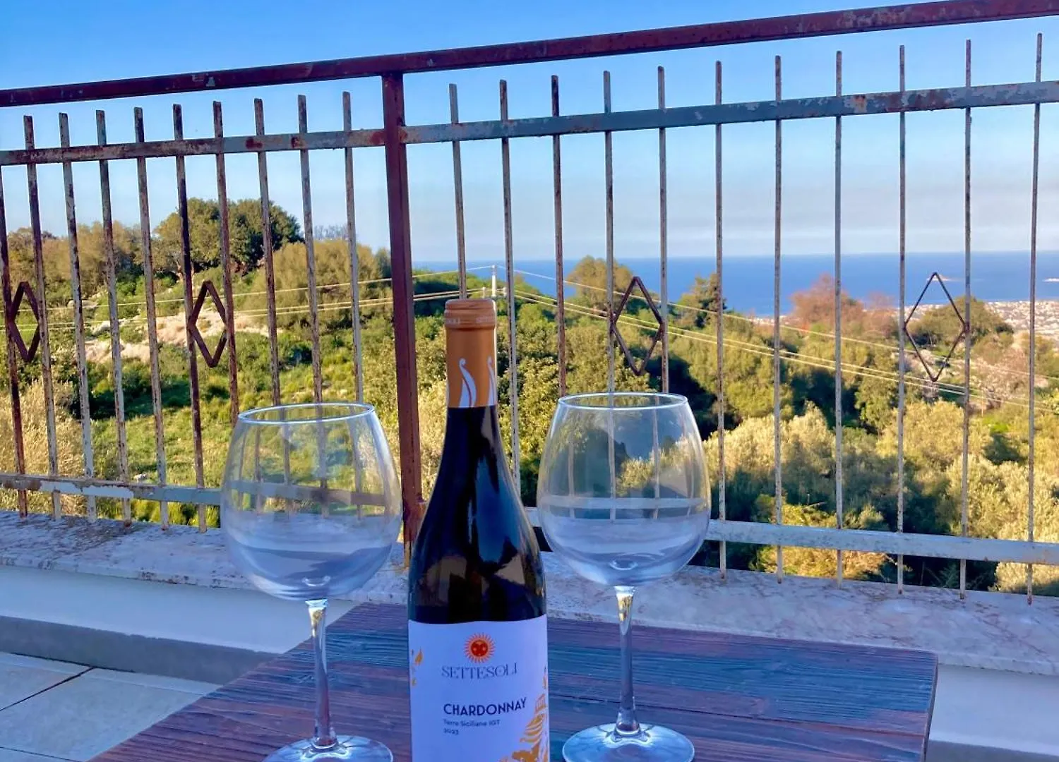 Villa Falco Carini 0*,